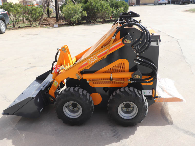 小型輪式滑移裝載機380